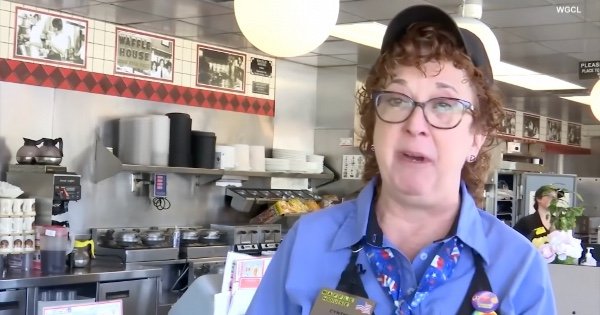 Waffle House Customers Raise Money For Beloved Waitress With Cancer